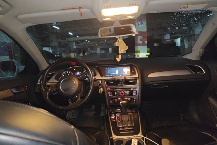 Used Audi A4L  Center Console