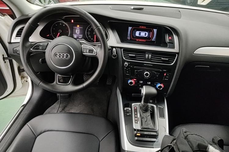 Used Audi A4L 2015 35 TFSI Automatic Standard Model Center Console