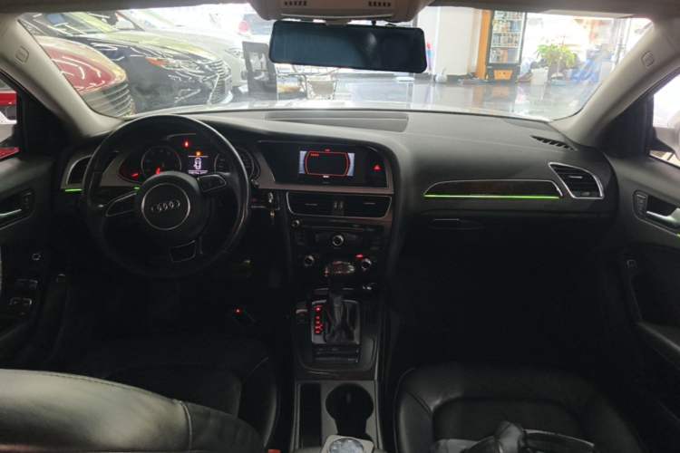 Used Audi A4L 2015 35 TFSI Automatic Comfort Model Center Console