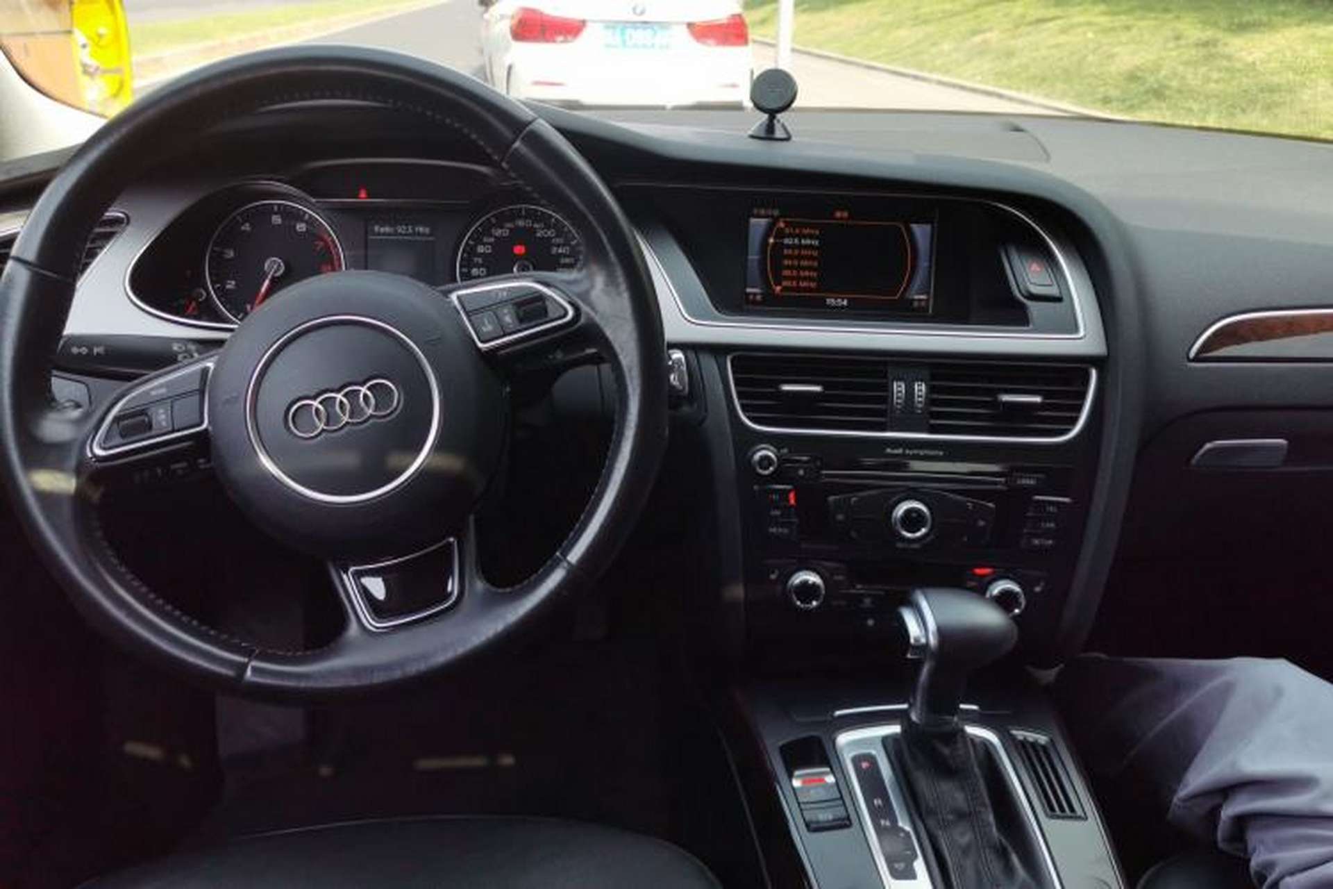Used Audi A4L 2015 35 TFSI Automatic Comfort Model Center Console