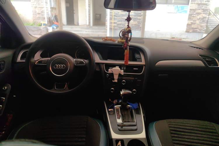 Used Audi A4L 2015 35 TFSI Automatic Standard Model Center Console