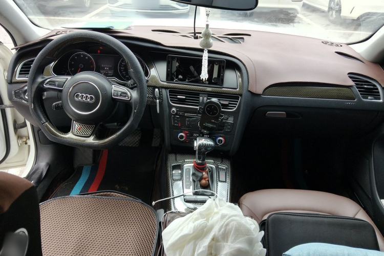 Used Audi A4L 2015 35 TFSI Automatic Standard Model Center Console
