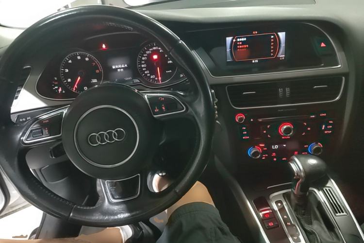 Used Audi A4L 2015 35 TFSI Automatic Standard Model Center Console