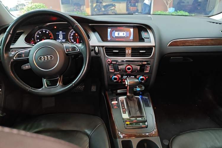 Used Audi A4L 2015 35 TFSI Automatic Comfort Model Center Console