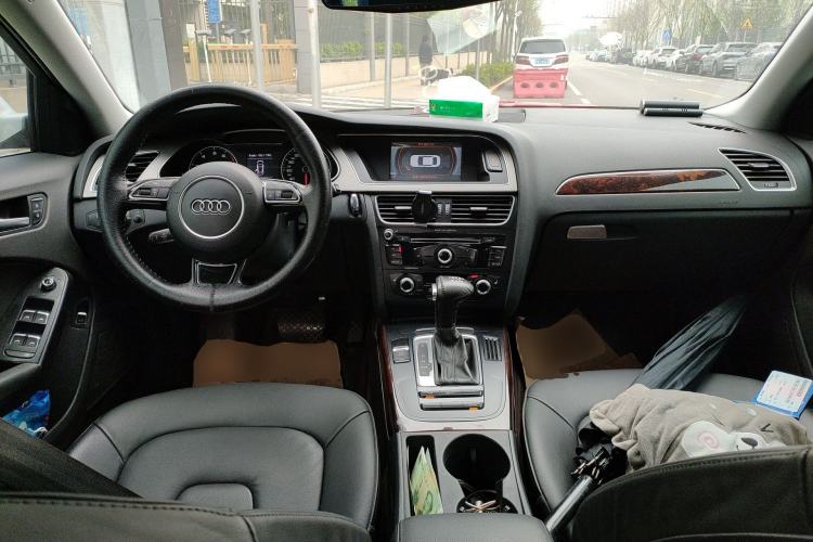 Used Audi A4L 2015 35 TFSI Automatic Comfort Model Center Console