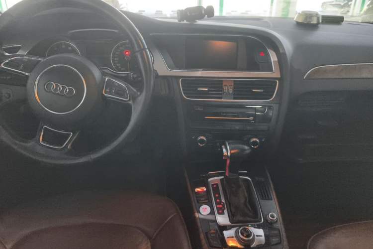 Used Audi A4L 2015 35 TFSI Automatic Technology Model Center Console