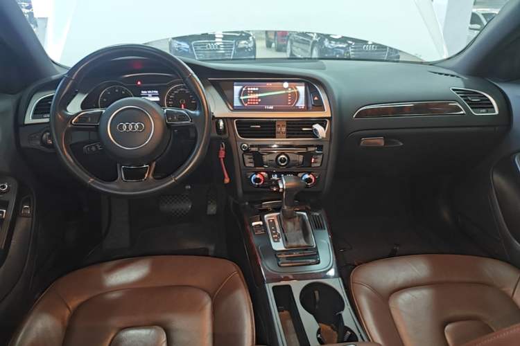 Used Audi A4L 2015 35 TFSI Automatic Comfort Model Center Console