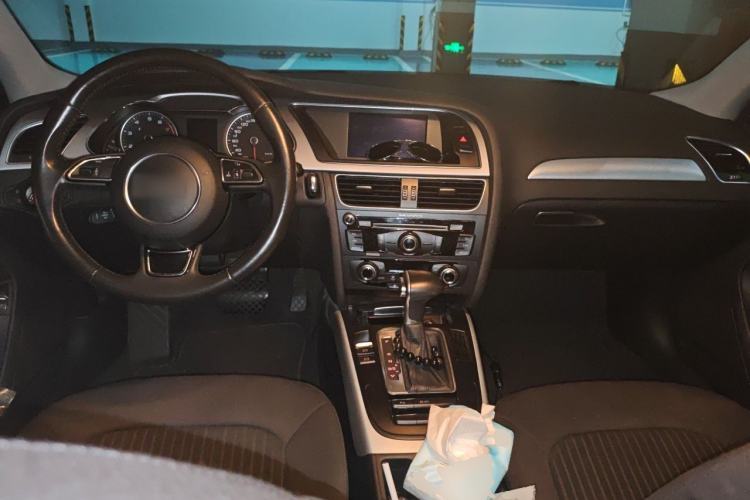 Used Audi A4L 2015 35 TFSI Automatic Standard Model Center Console