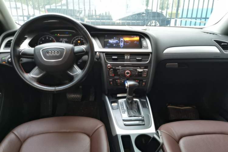 Used Audi A4L 2015 30 TFSI Automatic Comfort Model Center Console