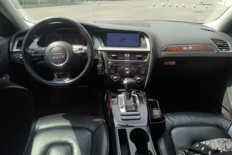 Used Audi A4L 2015 35 TFSI Automatic Comfort Model Center Console