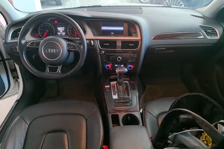 Used Audi A4L 2015 35 TFSI Automatic Comfort Model Center Console
