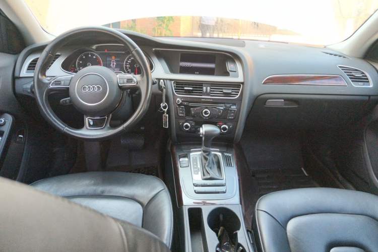 Used Audi A4L 2015 35 TFSI Automatic Comfort Model Center Console
