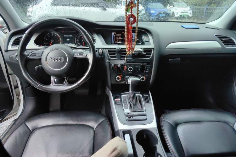 Used Audi A4L 2015 35 TFSI Automatic Standard Model Center Console