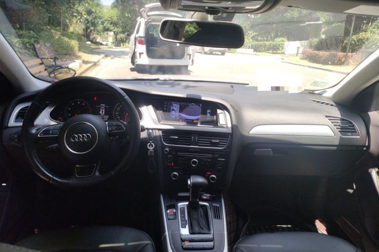 Used Audi A4L 2015 35 TFSI Automatic Standard Model Center Console