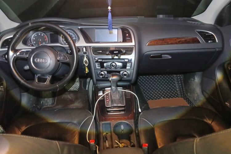 Used Audi A4L 2015 35 TFSI Automatic Comfort Model Center Console