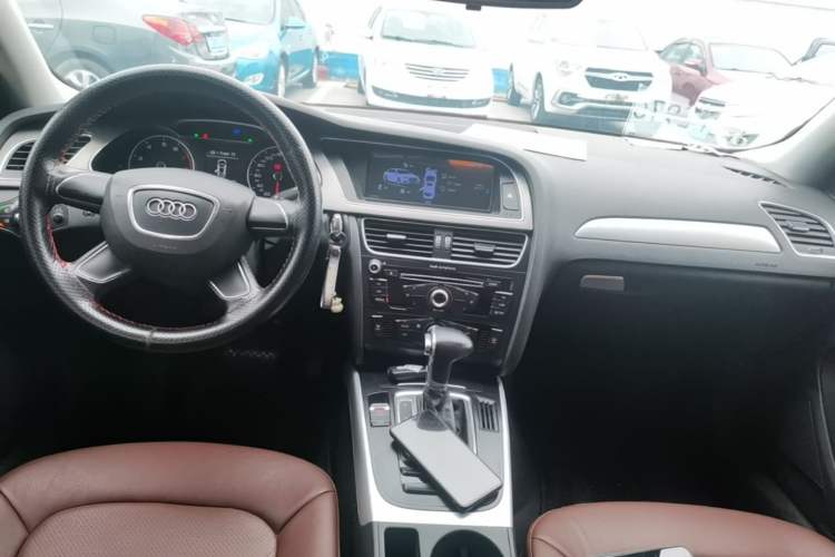 Used Audi A4L 2015 30 TFSI Automatic Comfort Model Center Console