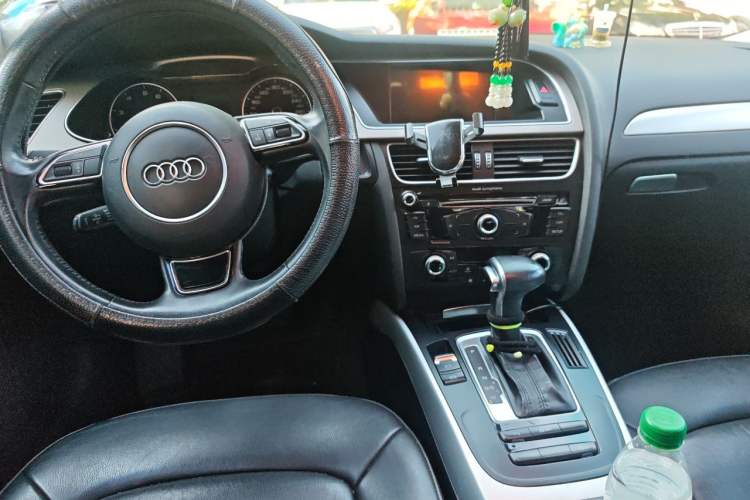 Used Audi A4L 2015 35 TFSI Automatic Standard Model Center Console