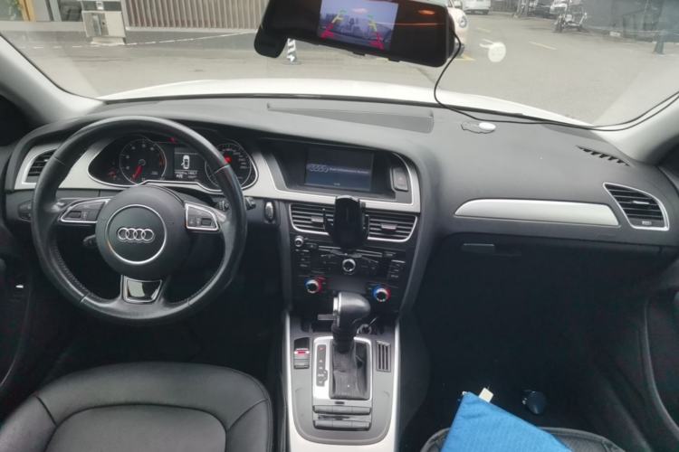 Used Audi A4L 2015 35 TFSI Automatic Standard Model Center Console