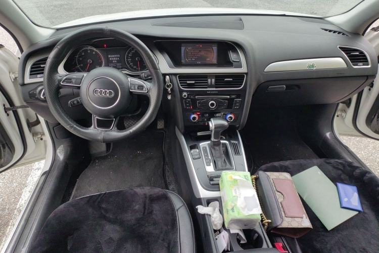 Used Audi A4L 2015 35 TFSI Automatic Comfort Model Center Console