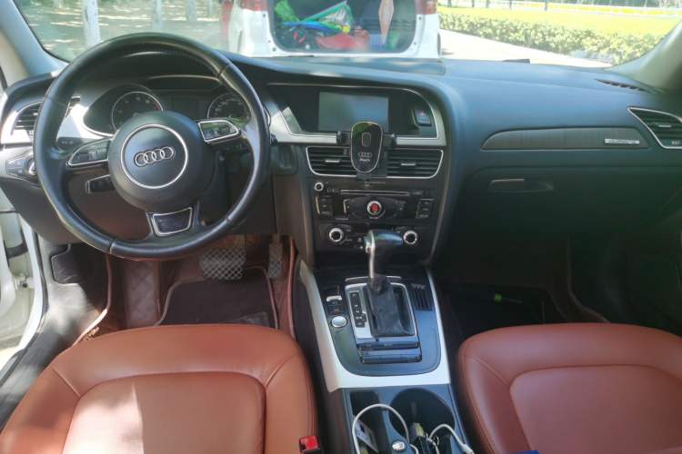 Used Audi A4L 2015 35 TFSI Automatic Standard Model Center Console