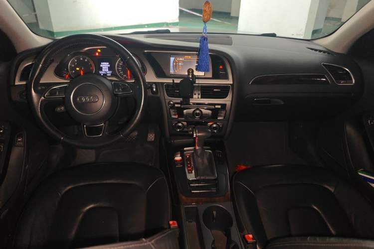 Used Audi A4L 2015 35 TFSI Automatic Comfort Model Center Console