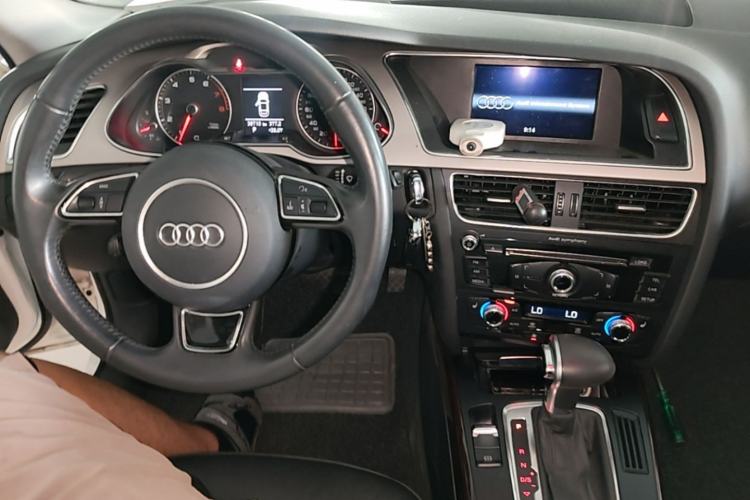 Used Audi A4L 2015 35 TFSI Automatic Comfort Model Center Console