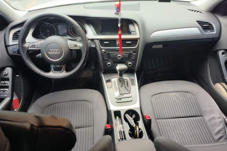 Used Audi A4L 2015 35 TFSI Automatic Standard Model Center Console