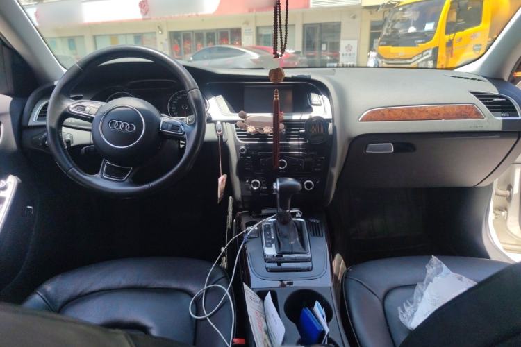 Used Audi A4L 2015 35 TFSI Automatic Comfort Model Center Console