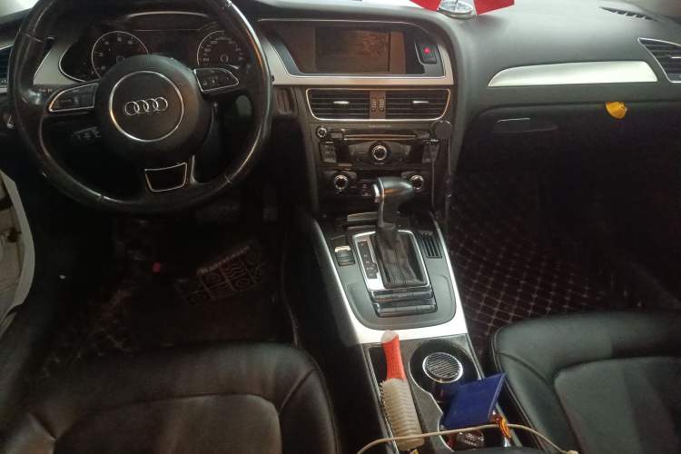 Used Audi A4L 2015 35 TFSI Automatic Standard Model Center Console
