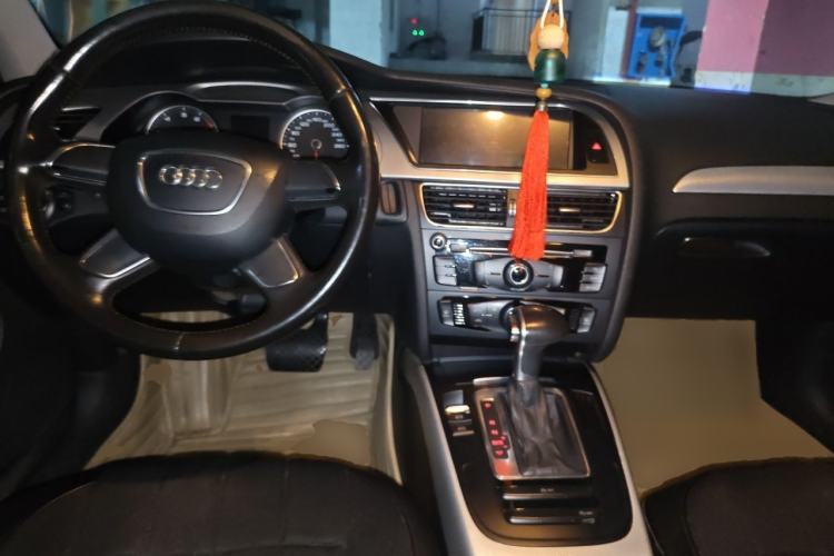 Used Audi A4L 2015 30 TFSI Automatic Comfort Model Center Console
