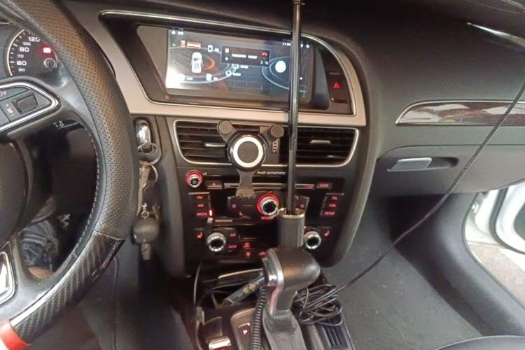 Used Audi A4L 2015 35 TFSI Automatic Comfort Model Center Console