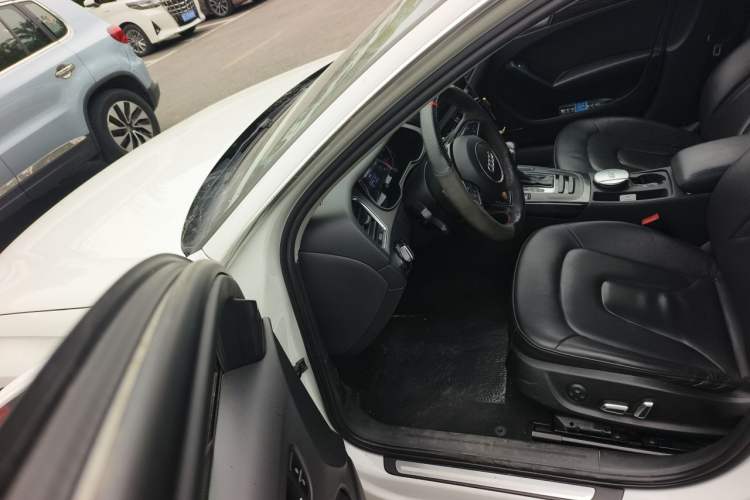 Used Audi A4L 2015 35 TFSI Automatic Comfort Model Driver Seat