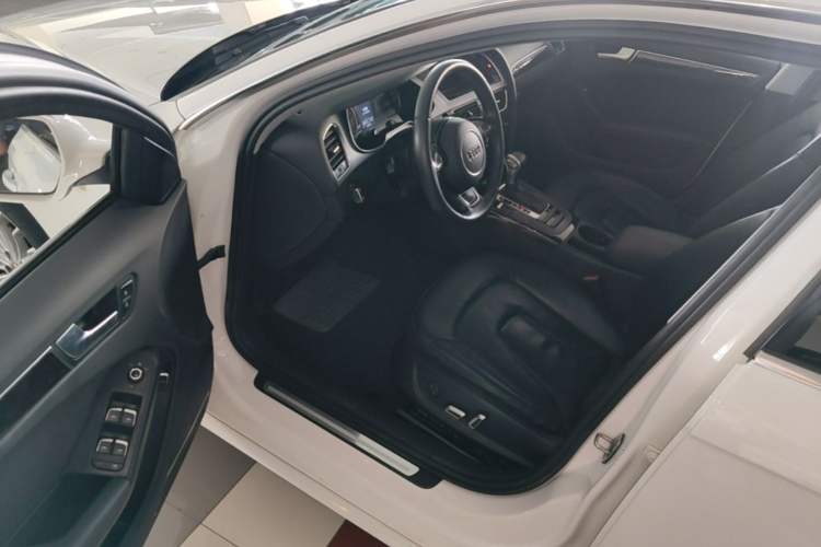 Used Audi A4L 2015 35 TFSI Automatic Comfort Model Driver Seat