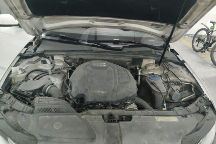 Used Audi A4L 2015 35 TFSI Automatic Standard Model Engine Bay