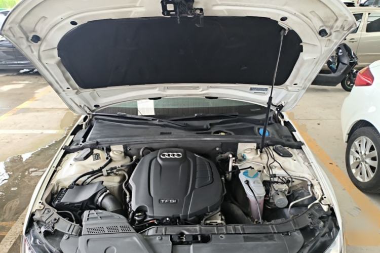 Used Audi A4L 2015 35 TFSI Automatic Comfort Model Engine Bay
