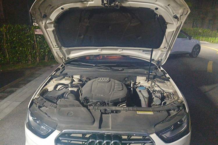 Used Audi A4L 2015 35 TFSI Automatic Comfort Model Engine Bay