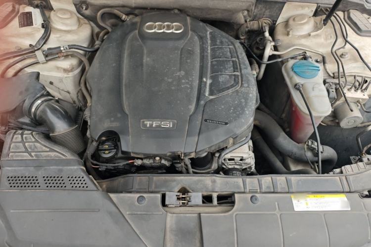 Used Audi A4L 2015 35 TFSI Automatic Standard Model Engine Bay