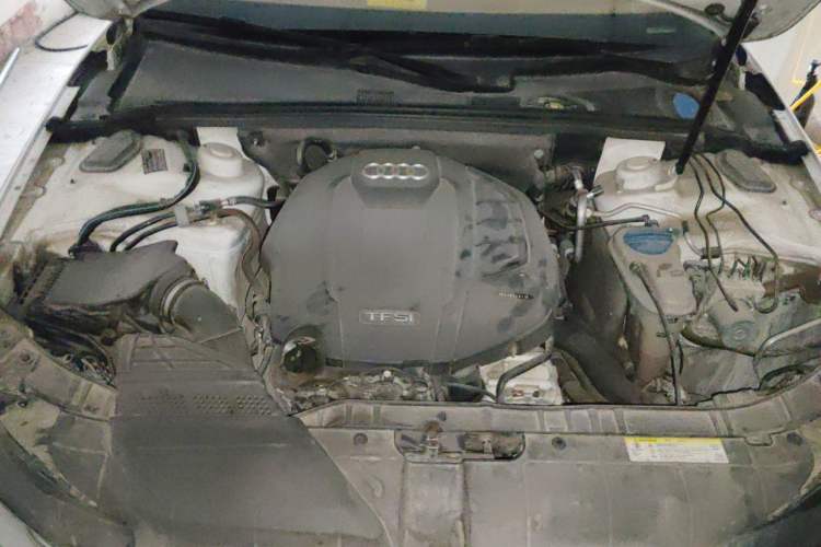 Used Audi A4L 2015 35 TFSI Automatic Standard Model Engine Bay