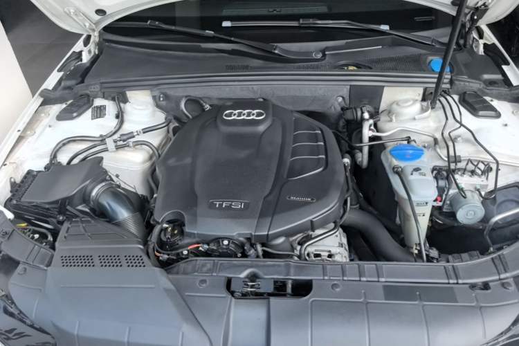 Used Audi A4L 2015 35 TFSI Automatic Standard Model Engine Bay