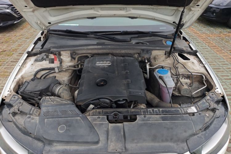 Used Audi A4L 2015 30 TFSI Automatic Comfort Model Engine Bay