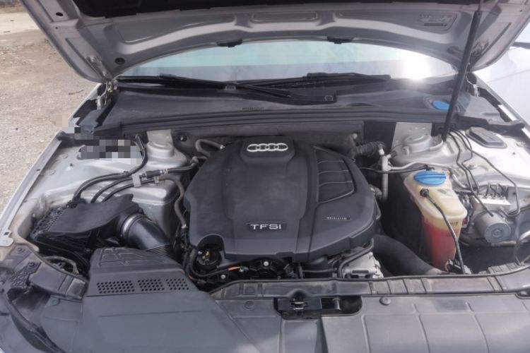 Used Audi A4L 2015 35 TFSI Automatic Standard Model Engine Bay