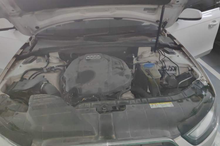 Used Audi A4L 2015 35 TFSI Automatic Comfort Model Engine Bay