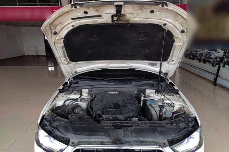 Used Audi A4L 2015 35 TFSI Automatic Standard Model Engine Bay