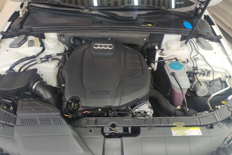 Used Audi A4L 2015 35 TFSI Automatic Standard Model Engine Bay