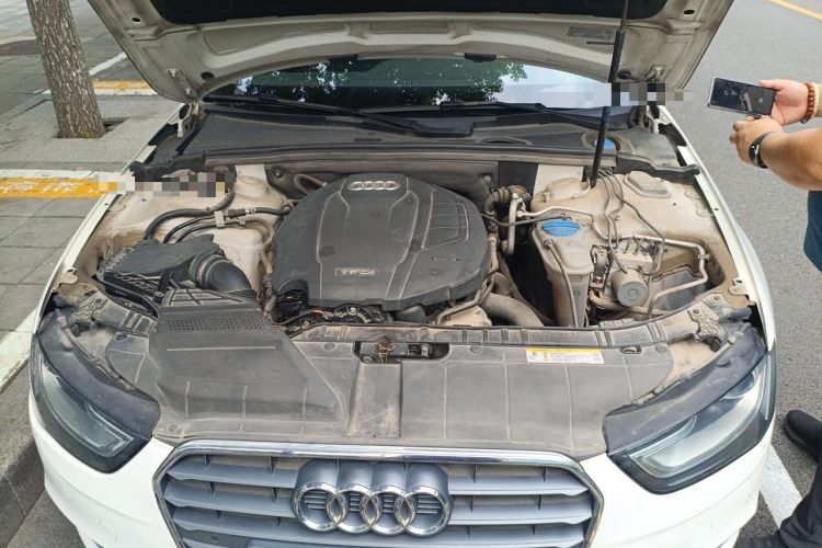 Used Audi A4L 2015 35 TFSI Automatic Standard Model Engine Bay