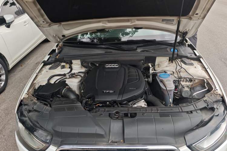Used Audi A4L 2015 35 TFSI Automatic Standard Model Engine Bay