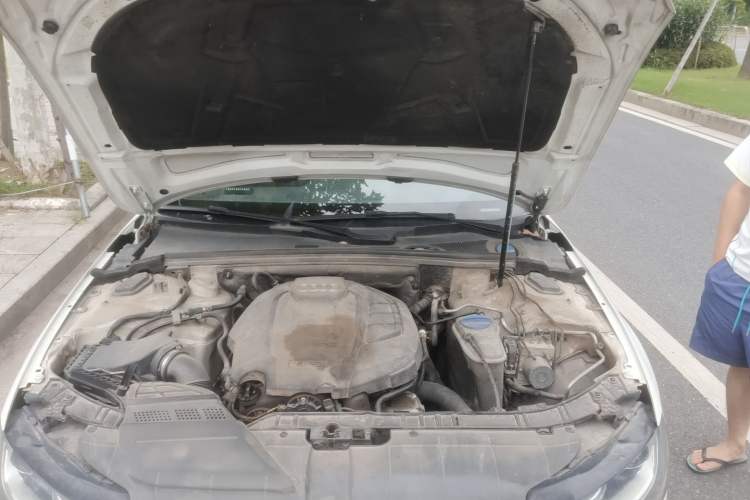 Used Audi A4L 2015 35 TFSI Automatic Comfort Model Engine Bay