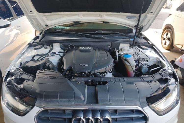 Used Audi A4L 2015 35 TFSI Automatic Standard Model Engine Bay