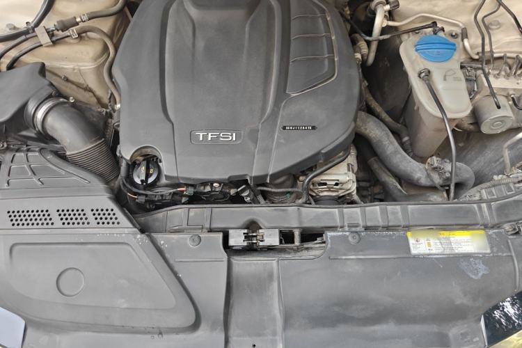 Used Audi A4L 2015 35 TFSI Automatic Standard Model Engine Bay