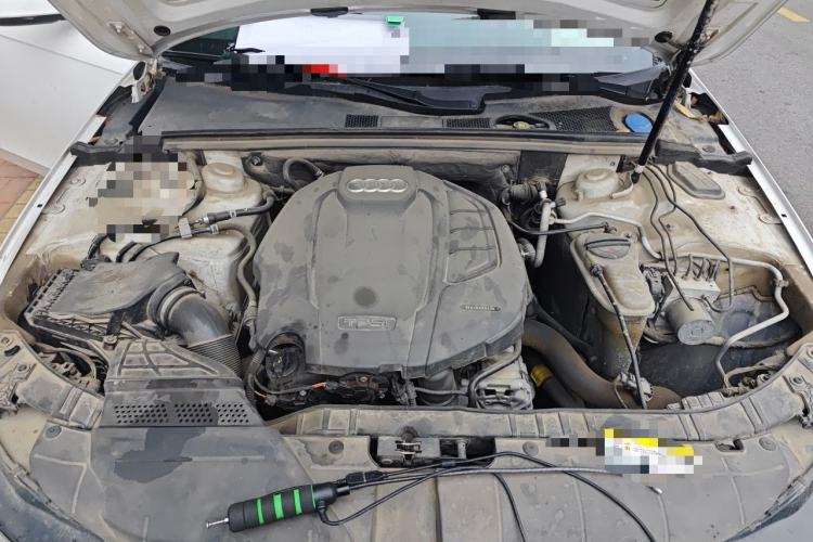 Used Audi A4L  Engine Bay